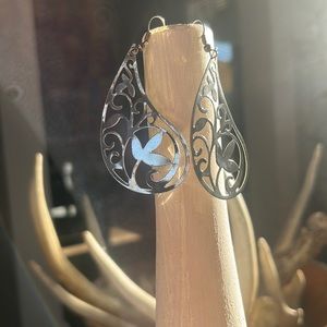 Vintage Lightweight filigree earrings